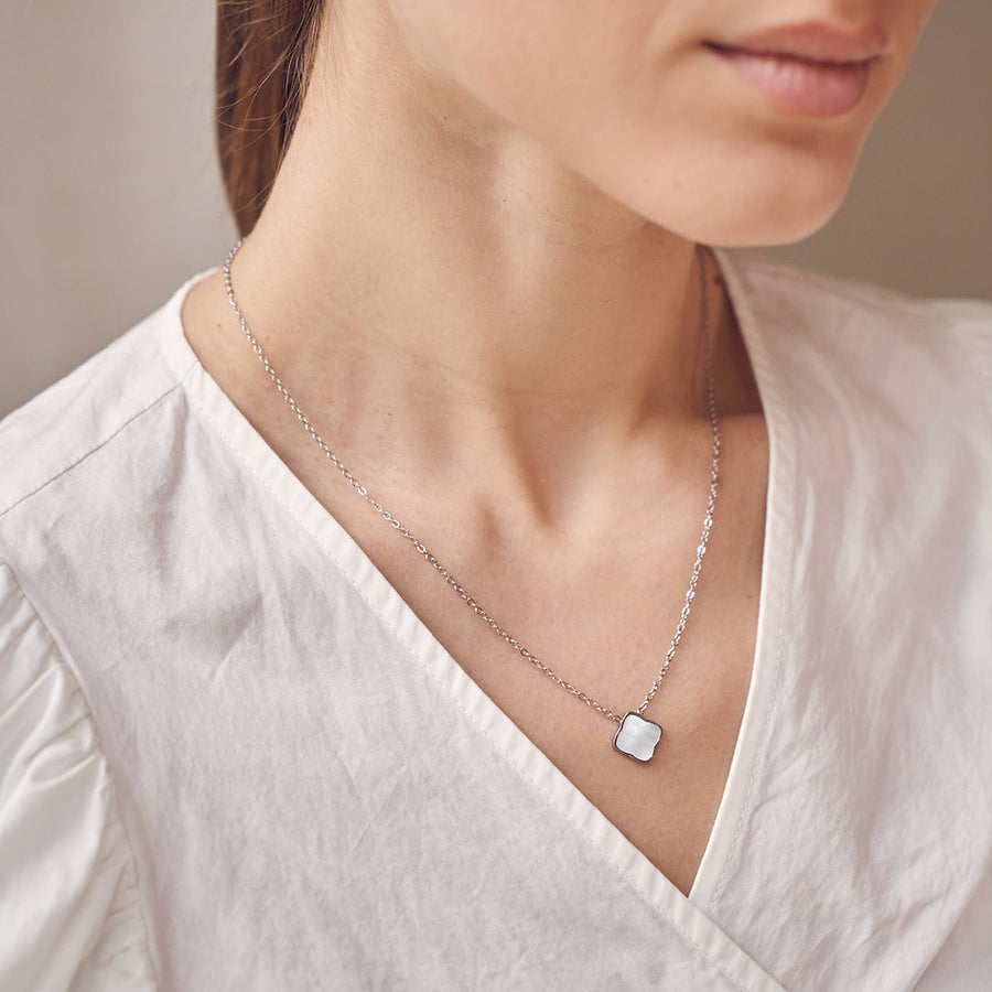 Flora Silver White Necklace