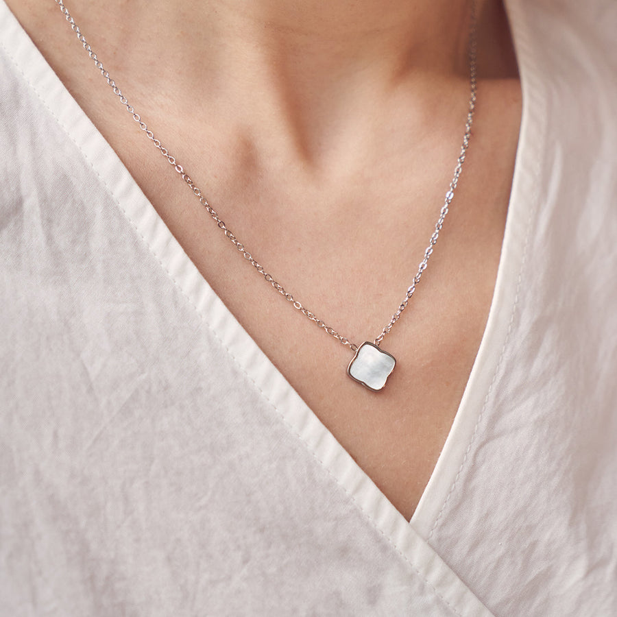 Flora Silver White Necklace