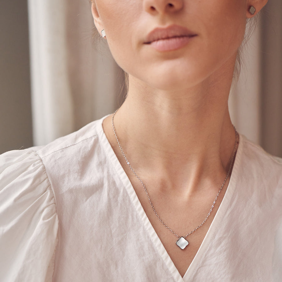 Flora Silver White Necklace